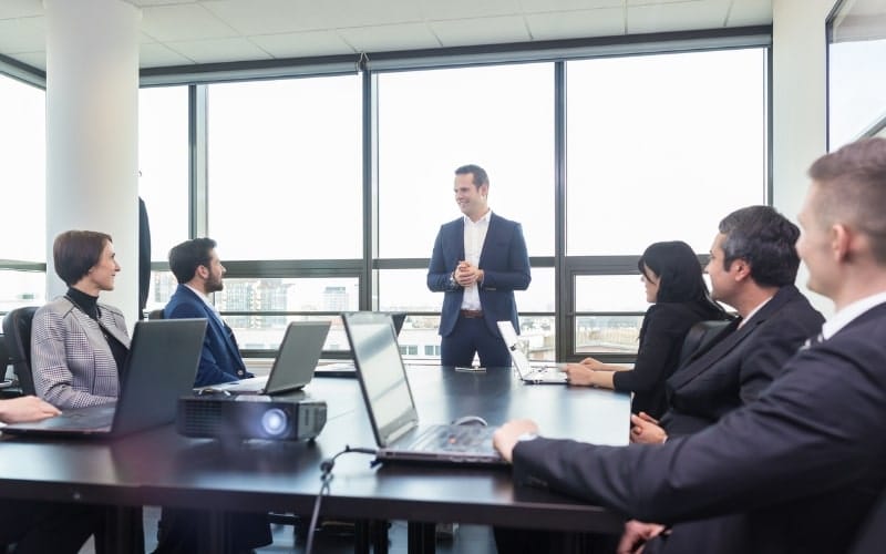 6 Comprehensive Ways to Build a C-Suite Team Aligned with Corporate Strategy