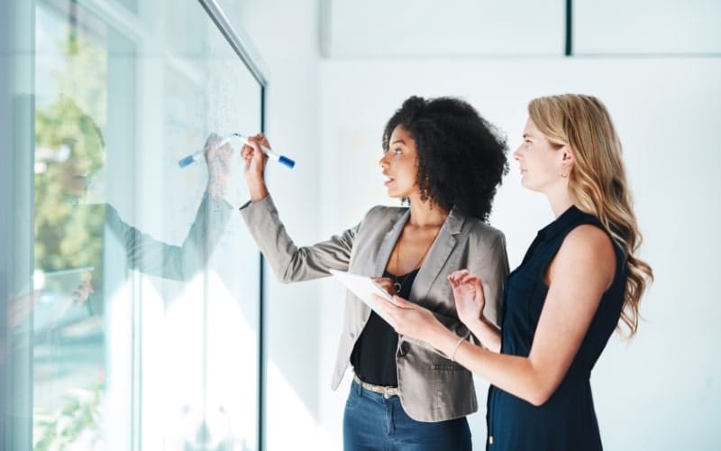 Techniques to Attract Visionary C-Level Executives - 6 Simple Techniques to Attract Visionary C-Level Executives 1 