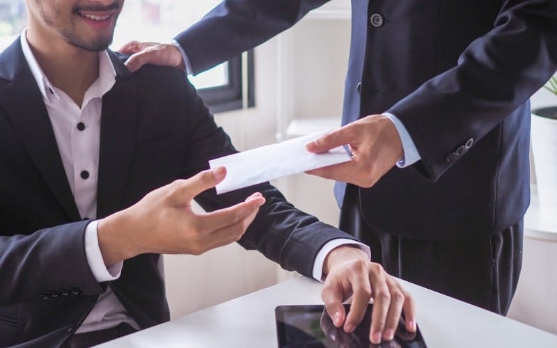 Insights into Executive Compensation Trends - 7 Jaw-Dropping Insights into Executive Compensation Trends insight 1