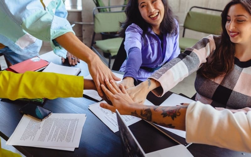 Strategies for Recruiting C-Level Executives - Strategies for Recruiting C-Level Executives- Tip3-min