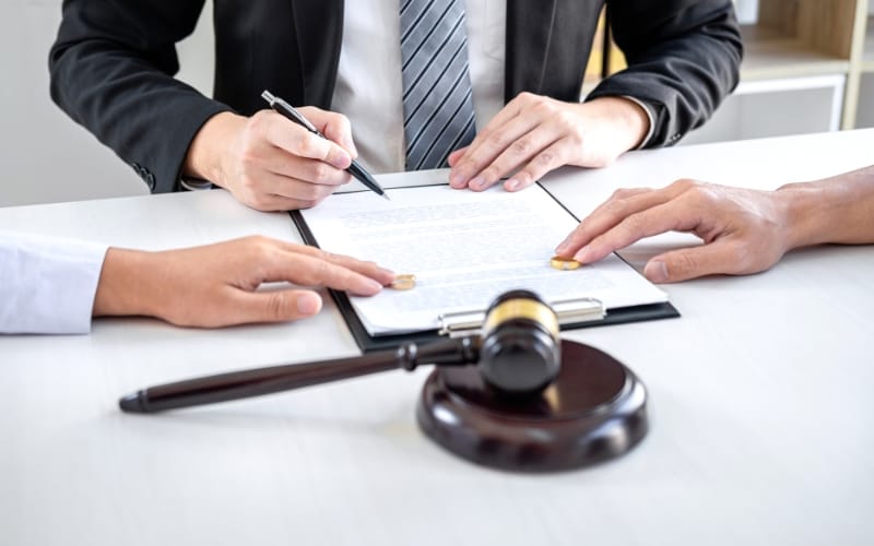 Interview Questions to Ask Attorneys - Assessing Communication and Client-Handling Abilities